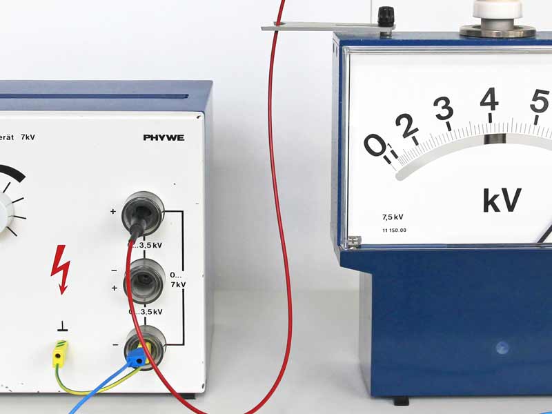 1970er Jahre: Phywe Hochspannungsgerät 7kV und statisches Voltmeter